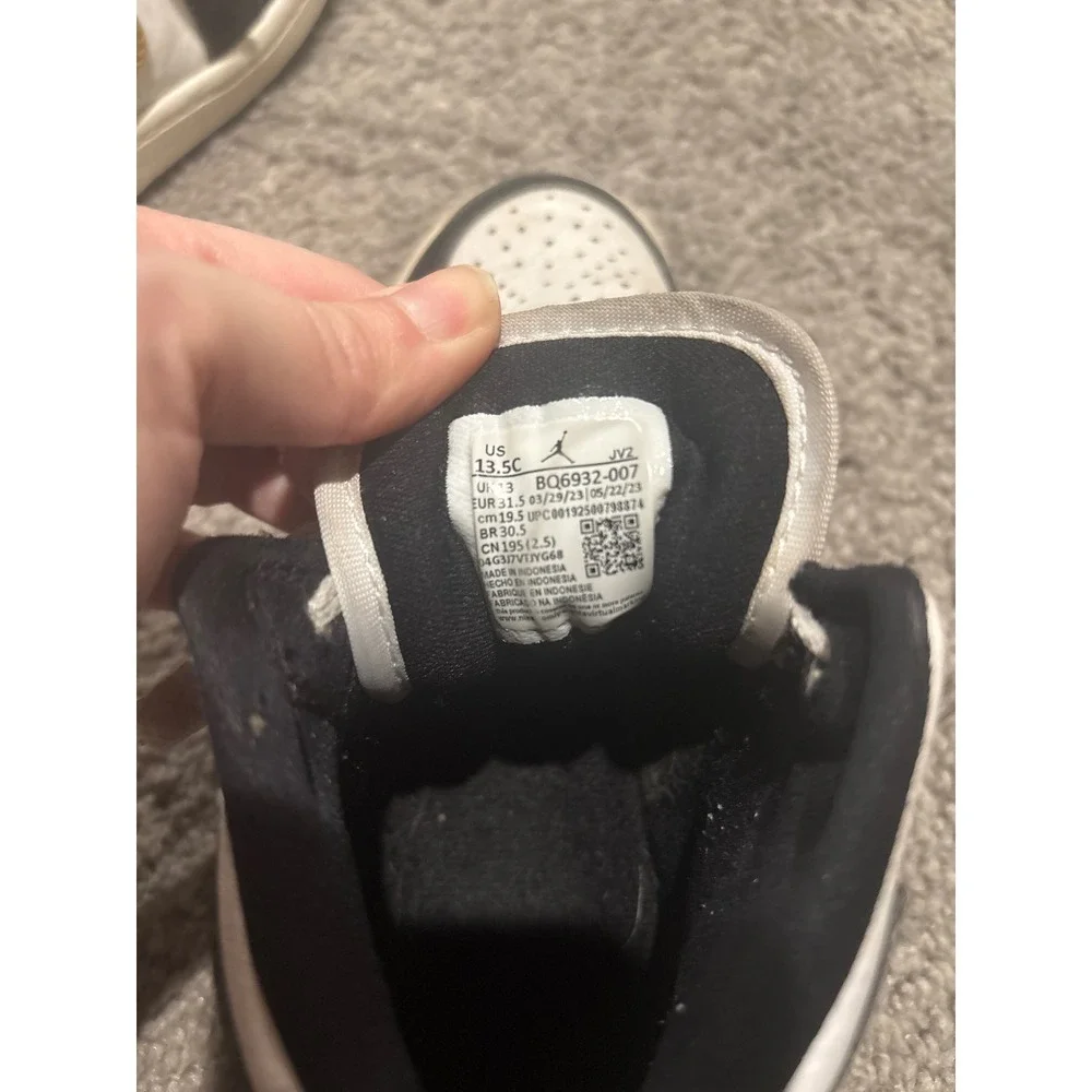 Nike Kids Air Jordan 1 Mid SE Toddler Shoes Size 13.5 Black Gold‎ White Sneakers